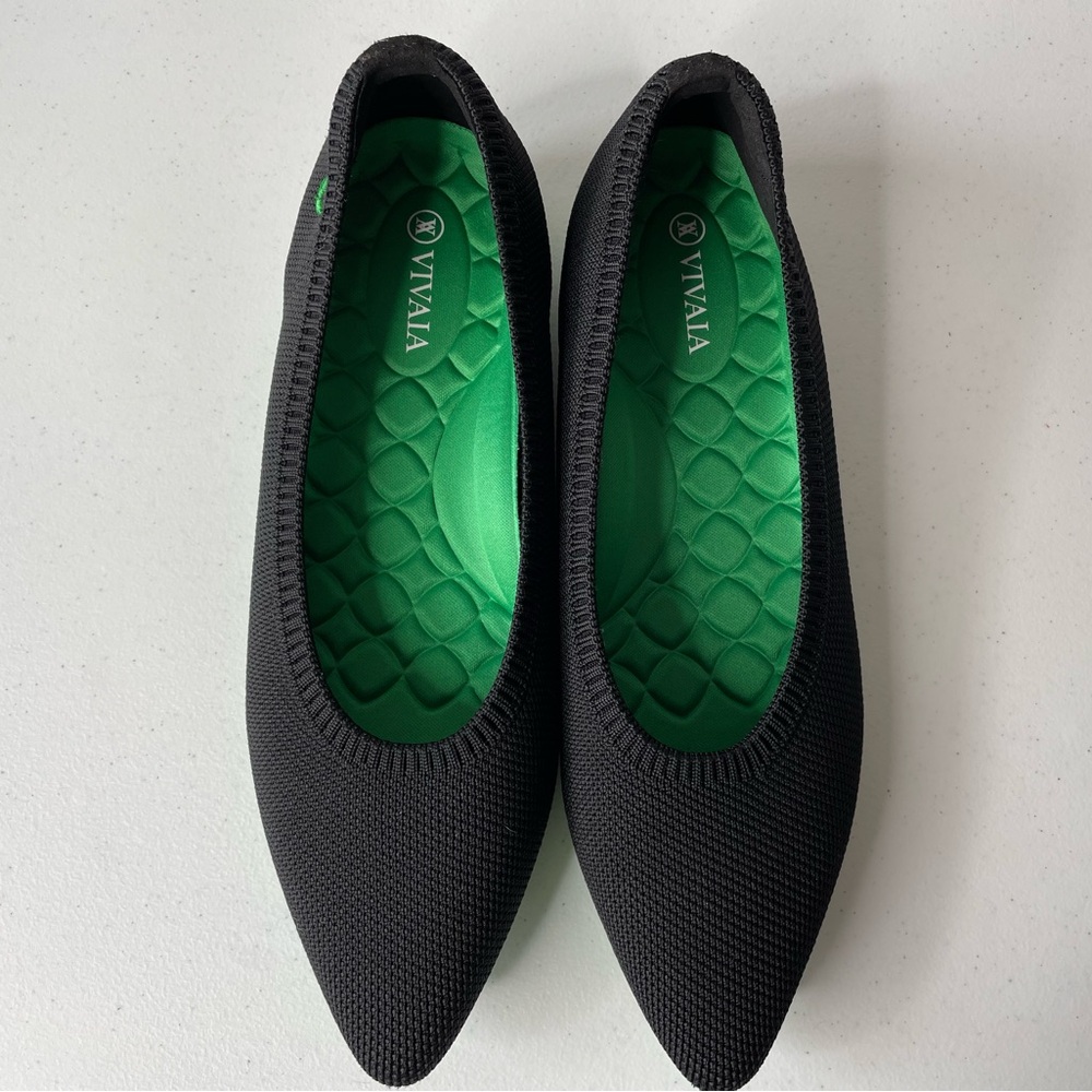 Vivaia Aria Walker lightweight pointed toe ballet flats